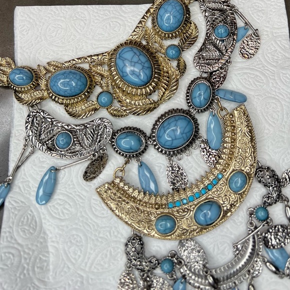 Blue Jewelled Neckpiece - Picture 5 of 5